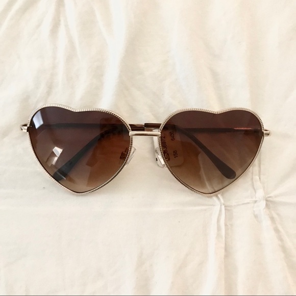 Accessories - NWT Heart Sunglasses